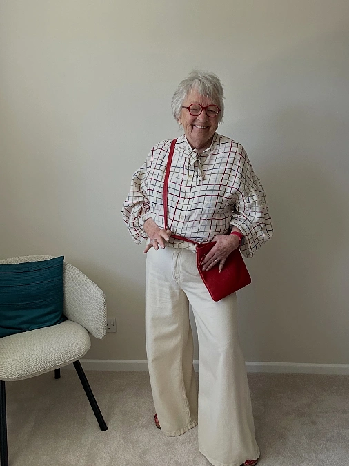15 Modern Grandma Outfits That Make You Look Cool, Not Old