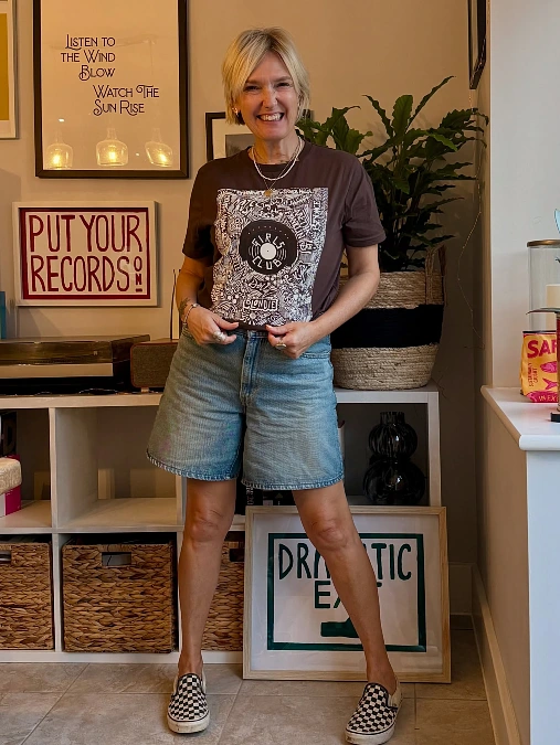 Graphic tee and denim Bermuda shorts simple casual outfit for women over 50