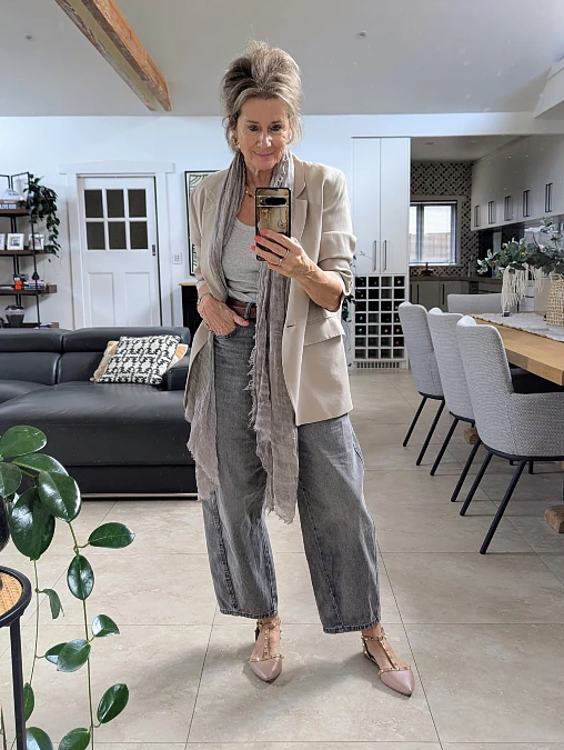 Beige blazer gray denim and pointed flats fall outfit