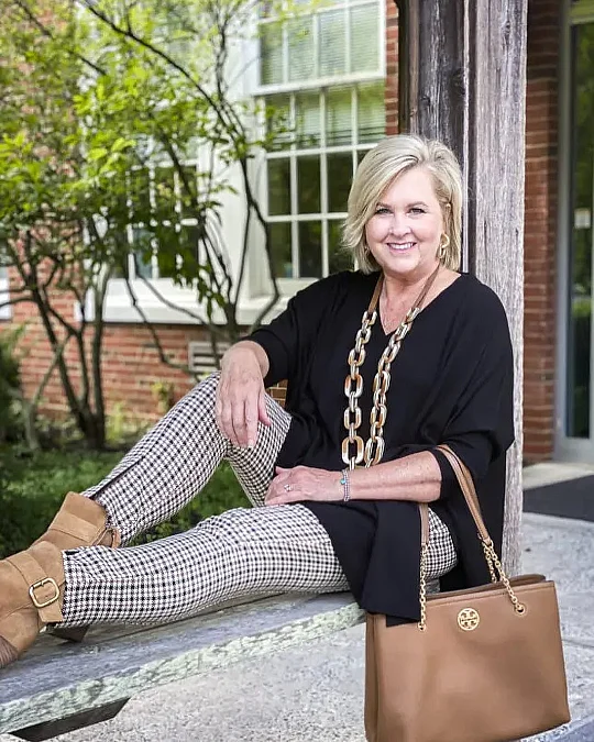 Black tunic with houndstooth pants Thanksgiving outfit
