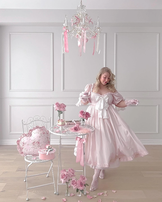 16 Valentine’s Day Outfits for Women Over 50 That Are Romantic, Not Cheesy