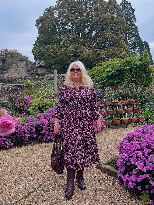 17 Beautiful Autumn Outfits for Women Over 50 That Embrace the Season