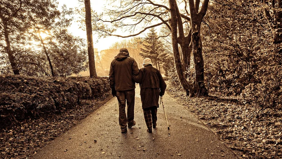Partners supporting each other through health changes later in life